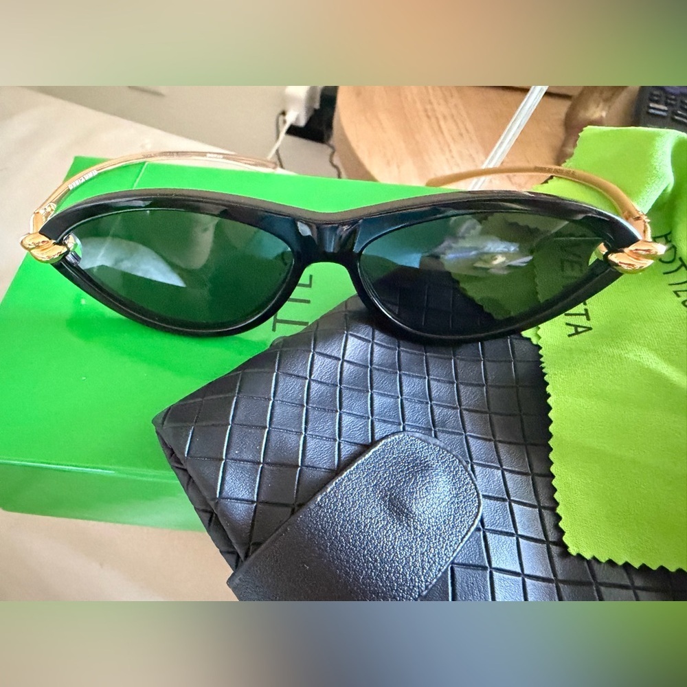 Bottega Veneta Black and Gold Woven Leather Clutch